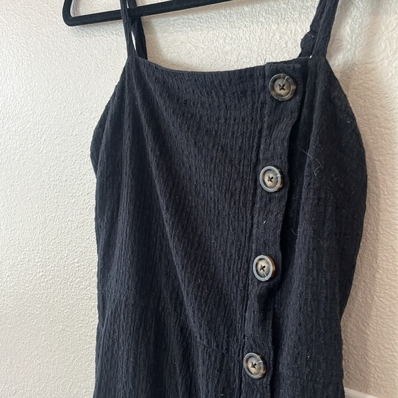 Universal Threads black muslin midi XSdress with faux buttons, adjustable straps - Picture 4 of 6